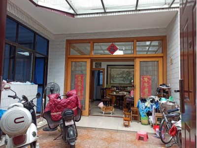 高郵世貿(mào)附近獨(dú)棟別墅 兩間兩層老式裝修 有院子