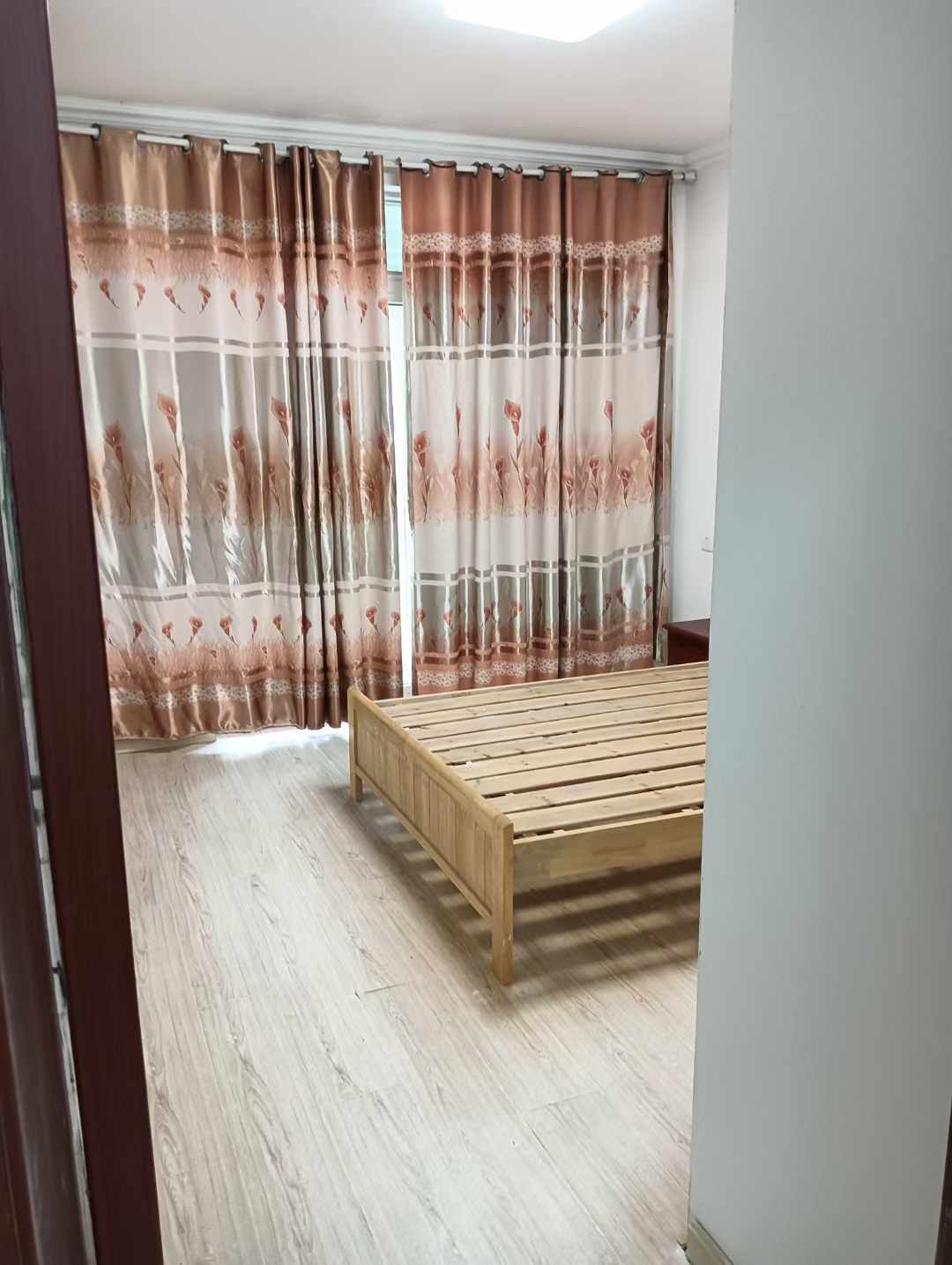 出租，高郵中學(xué)對(duì)面，御花園二室二廳精裝房 拎包入住