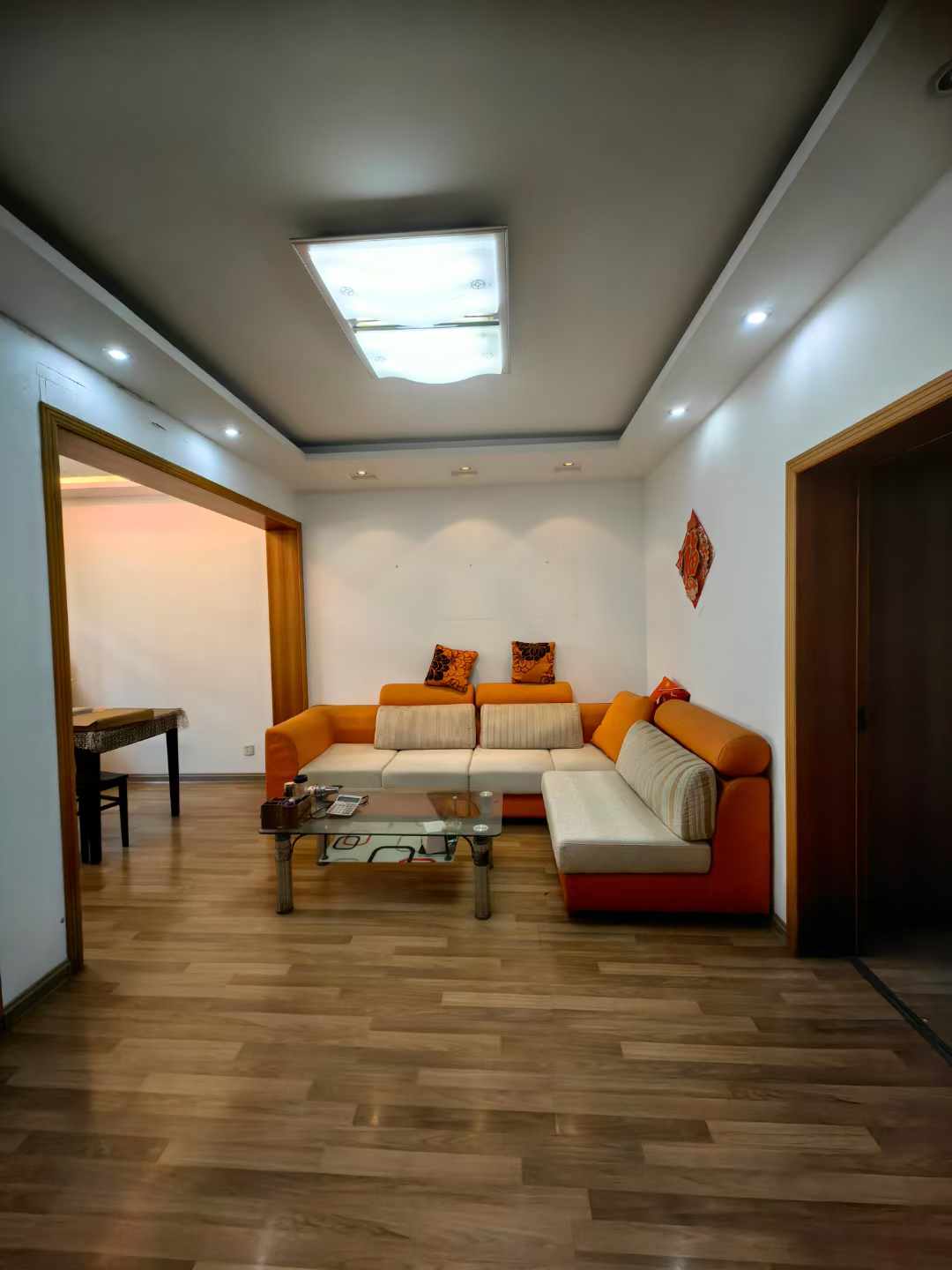 高郵世貿(mào)金街附近，高沙園一樓帶院子養(yǎng)老房，家裝三房