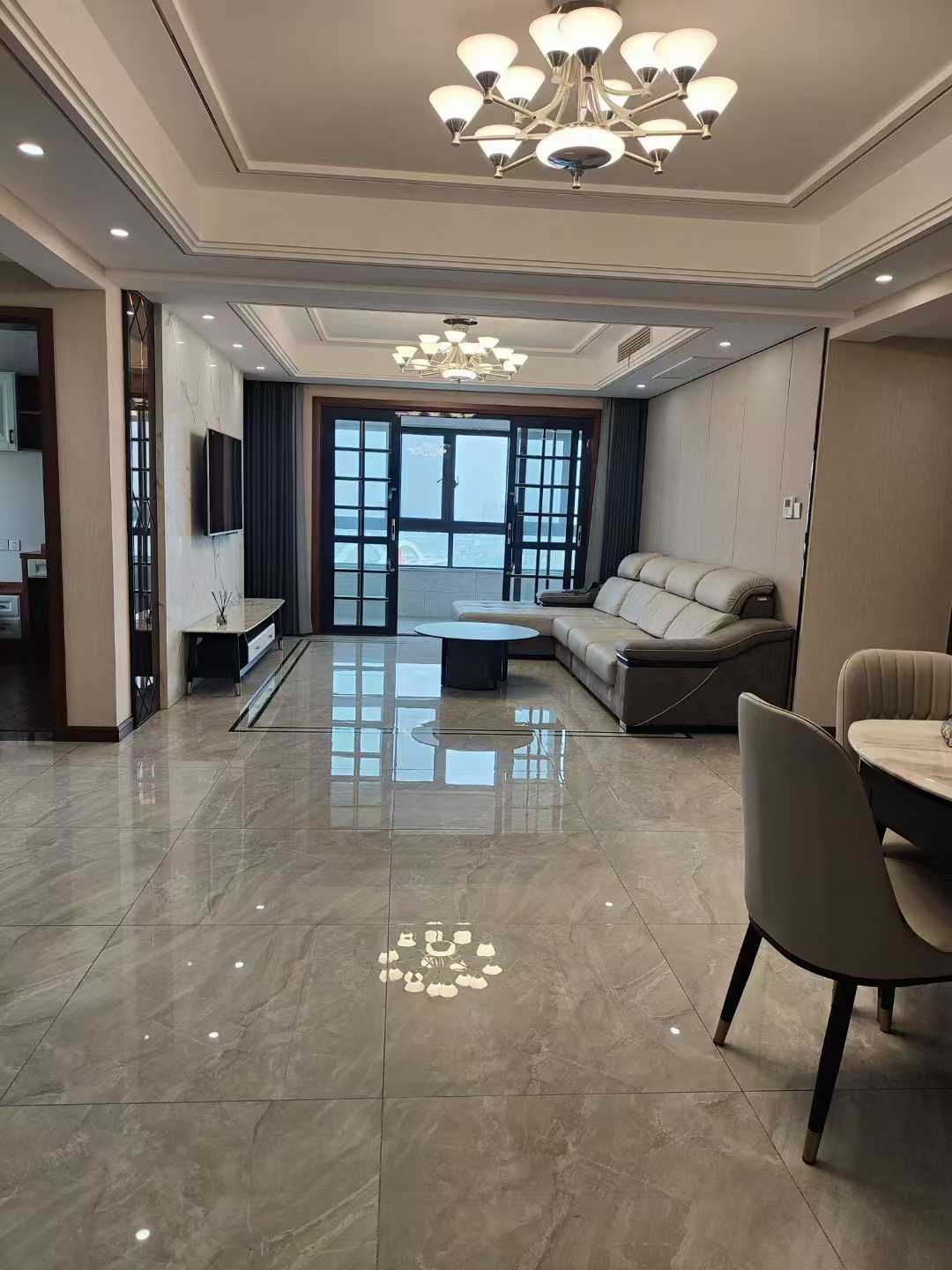 高郵南海中學(xué)附近，德才園電梯豪裝三房雙衛(wèi)，陽(yáng)光好，拎包入住