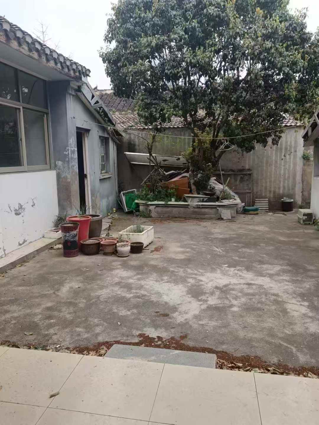 高郵中山路附近，單門獨院3間2廂，大院子，老式裝修