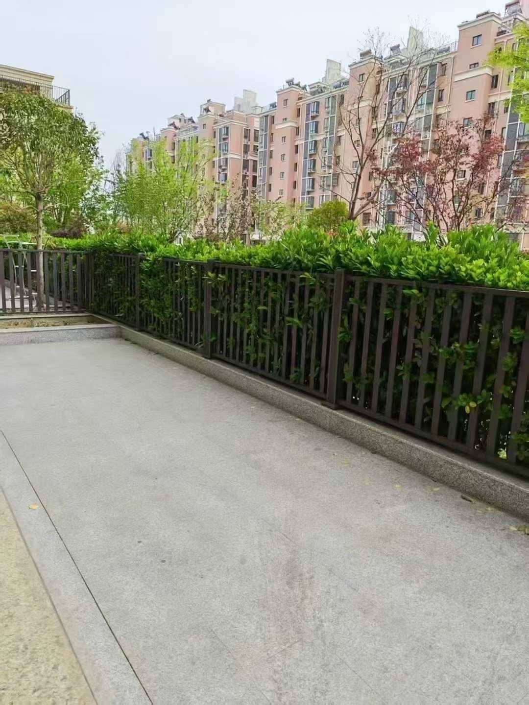 急售：高郵南海中學對面，龍信家園前排一樓帶院子豪裝三房雙衛(wèi)