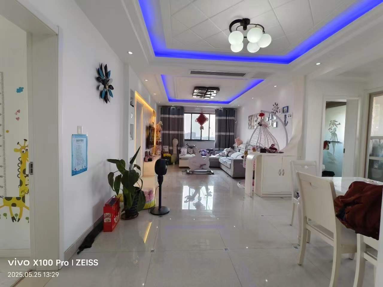 高郵世貿(mào)附近，怡嘉天下B區(qū) 電梯家裝三室兩衛(wèi)，陽光好