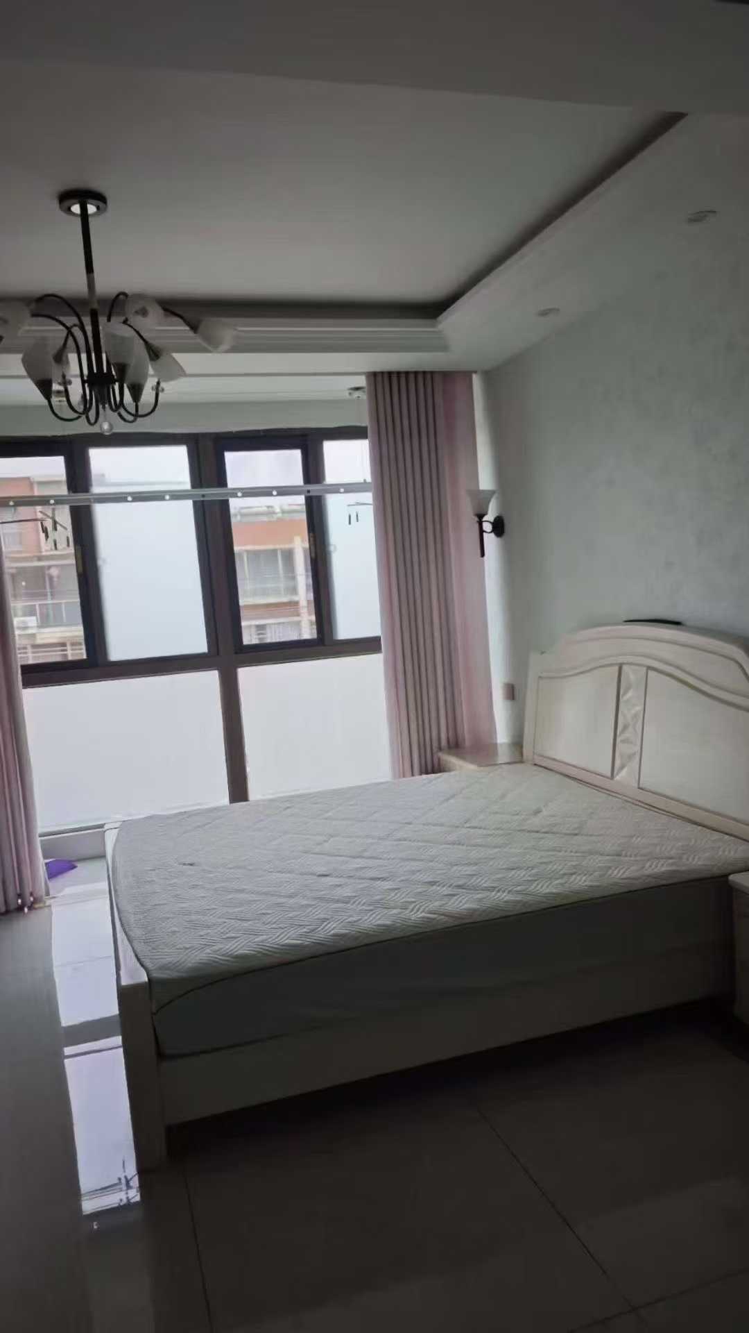 高郵世貿(mào)附近，名門公館公寓，一室一廳，精裝修 拎包入住